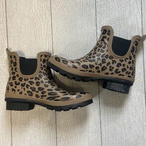 HeyGirl women rain boots. Size 6